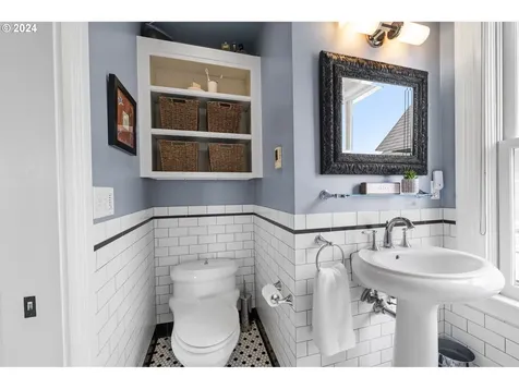 721 Exchange Street Astoria OR 97103