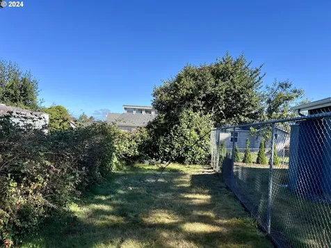 376 S Wall Street Coos Bay OR 97420