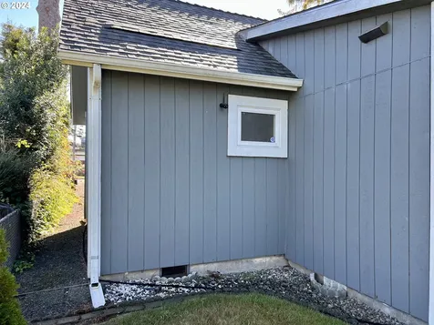 376 S Wall Street Coos Bay OR 97420