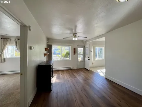 376 S Wall Street Coos Bay OR 97420