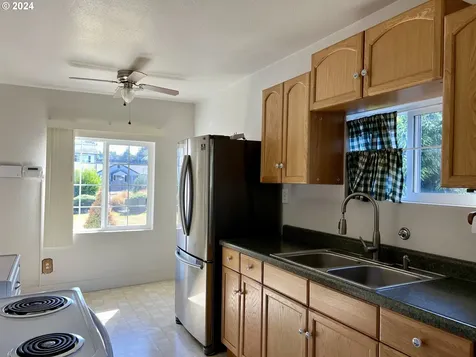 376 S Wall Street Coos Bay OR 97420