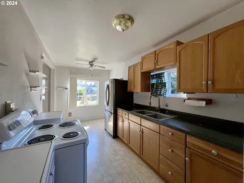 376 S Wall Street Coos Bay OR 97420