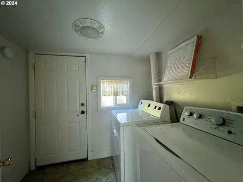 376 S Wall Street Coos Bay OR 97420