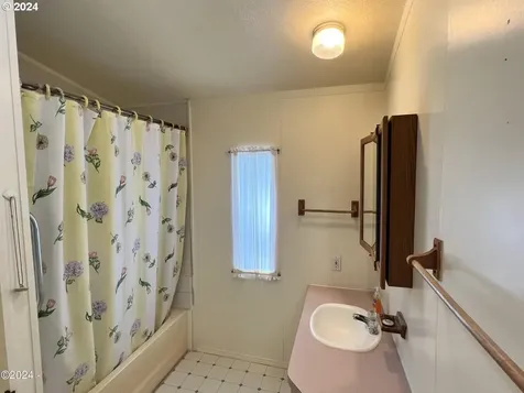 341 Se Neptune Avenue Lincoln City OR 97367