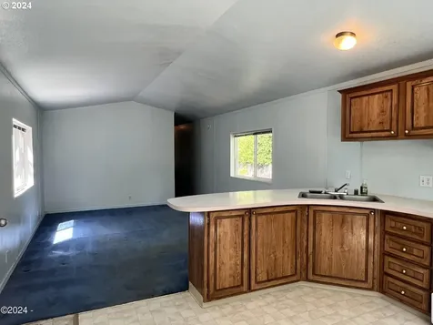 341 Se Neptune Avenue Lincoln City OR 97367