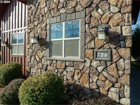 770 NW Angel Heights Road Stevenson WA 98648