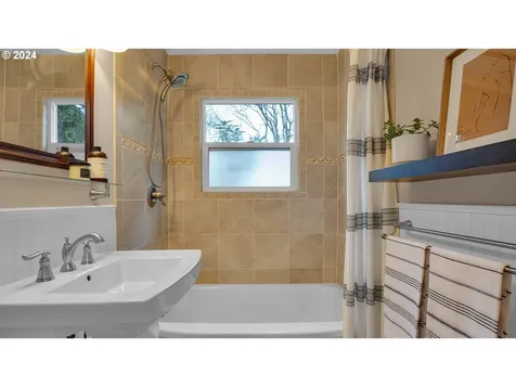 8529 NE Holladay Street Portland OR 97220