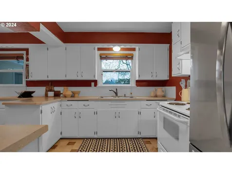 8529 NE Holladay Street Portland OR 97220