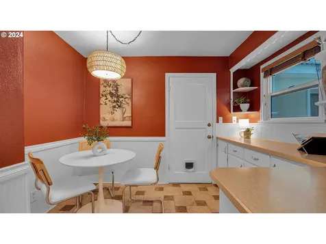 8529 NE Holladay Street Portland OR 97220