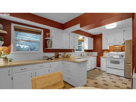 8529 NE Holladay Street Portland OR 97220
