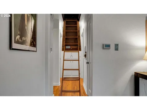 8529 NE Holladay Street Portland OR 97220