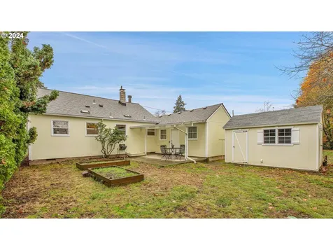 8529 NE Holladay Street Portland OR 97220