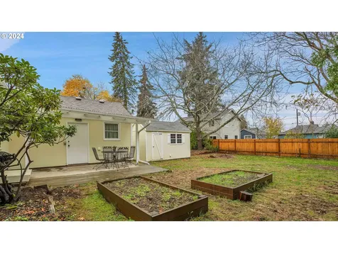 8529 NE Holladay Street Portland OR 97220