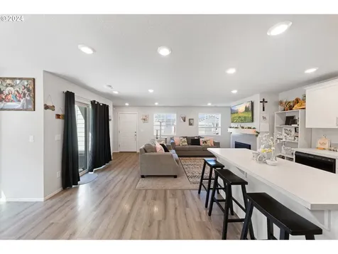 1934 Smith Drive Woodburn OR 97071