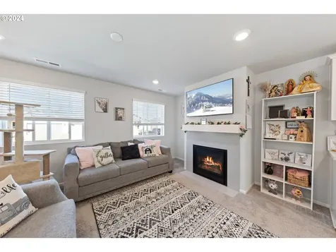 1934 Smith Drive Woodburn OR 97071