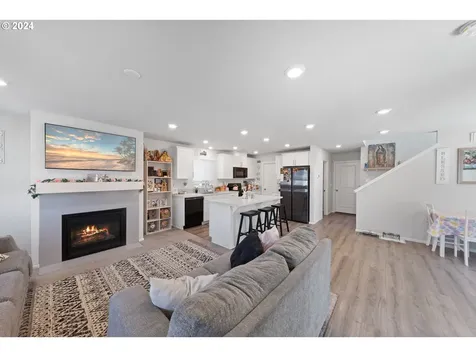 1934 Smith Drive Woodburn OR 97071