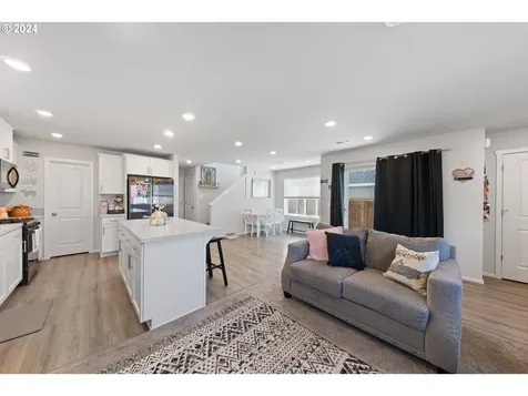 1934 Smith Drive Woodburn OR 97071