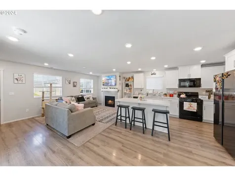 1934 Smith Drive Woodburn OR 97071