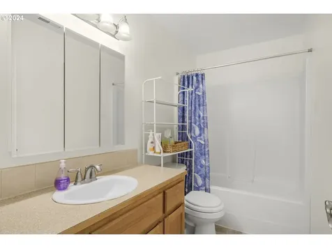 1514 W E Place La Center WA 98629