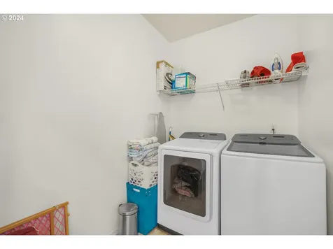 1514 W E Place La Center WA 98629
