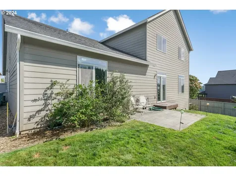 1514 W E Place La Center WA 98629