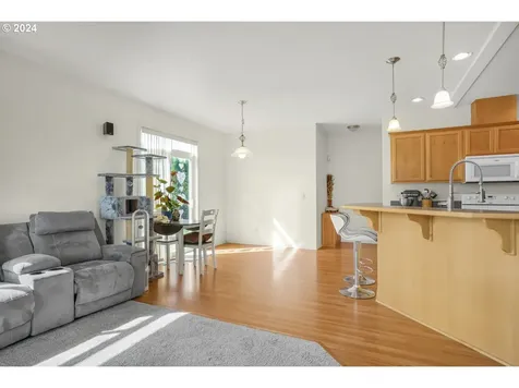 1514 W E Place La Center WA 98629