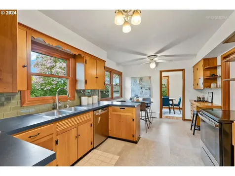 7227 Se Taylor Street Portland OR 97215