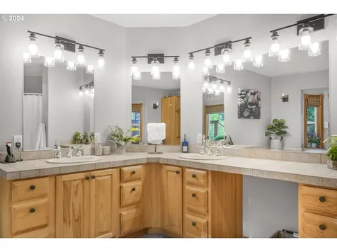 4814 Sams Creek Road Toledo OR 97391