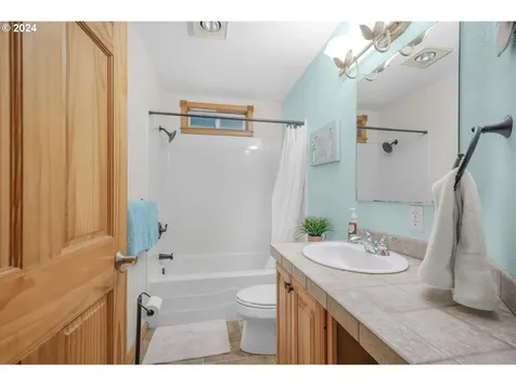4814 Sams Creek Road Toledo OR 97391