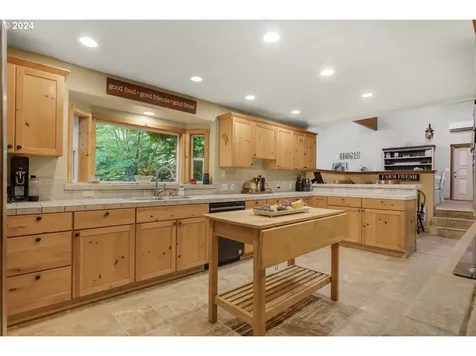 4814 Sams Creek Road Toledo OR 97391