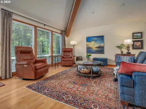 4210 Sw Comus Street Portland OR 97219