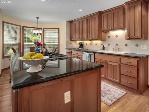4210 Sw Comus Street Portland OR 97219