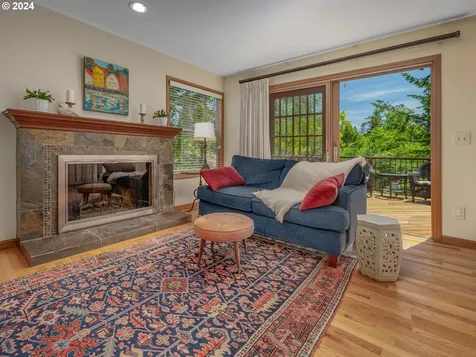 4210 Sw Comus Street Portland OR 97219