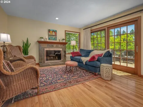 4210 Sw Comus Street Portland OR 97219
