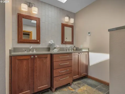 4210 Sw Comus Street Portland OR 97219