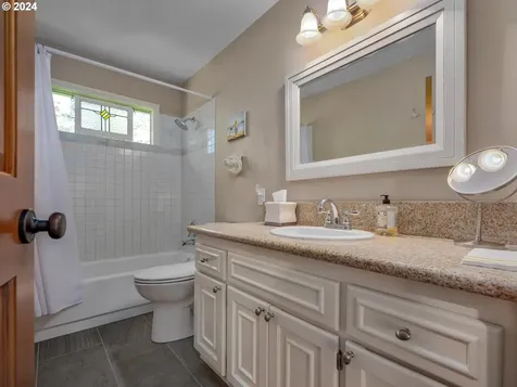 4210 Sw Comus Street Portland OR 97219