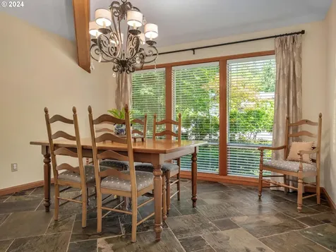 4210 Sw Comus Street Portland OR 97219