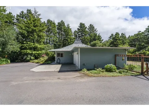 88049 Woodlands Drive Florence OR 97439