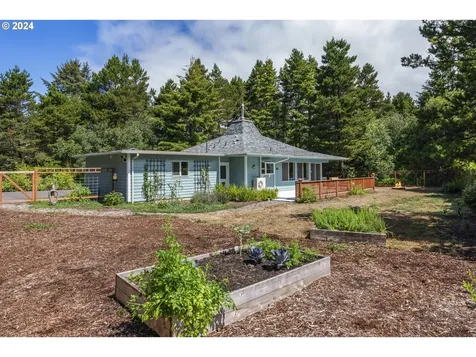 88049 Woodlands Drive Florence OR 97439