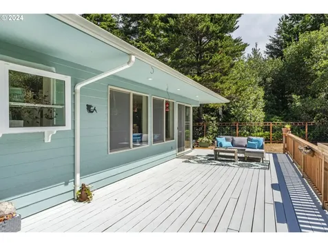 88049 Woodlands Drive Florence OR 97439