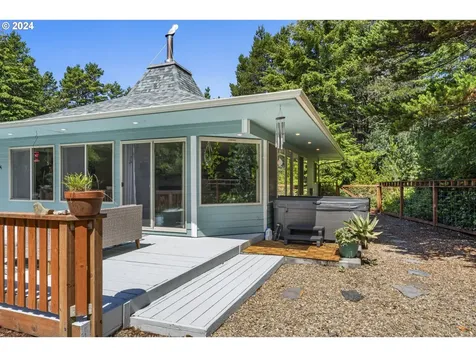 88049 Woodlands Drive Florence OR 97439