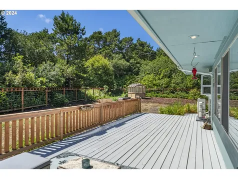 88049 Woodlands Drive Florence OR 97439