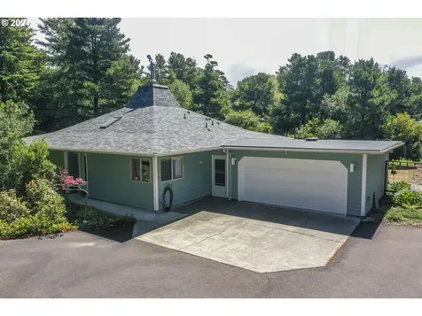 88049 Woodlands Drive Florence OR 97439