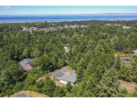 88049 Woodlands Drive Florence OR 97439