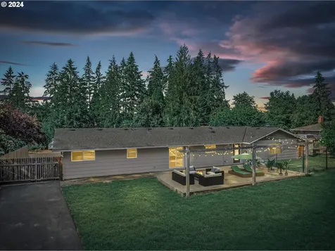 15106 Woodglen Way Oregon City OR 97045