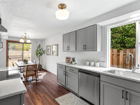 6043 Se Grant Street Portland OR 97215