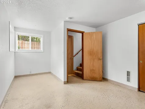 6043 Se Grant Street Portland OR 97215