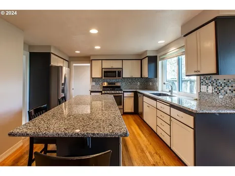 4169 Sabrena Avenue Eugene OR 97404