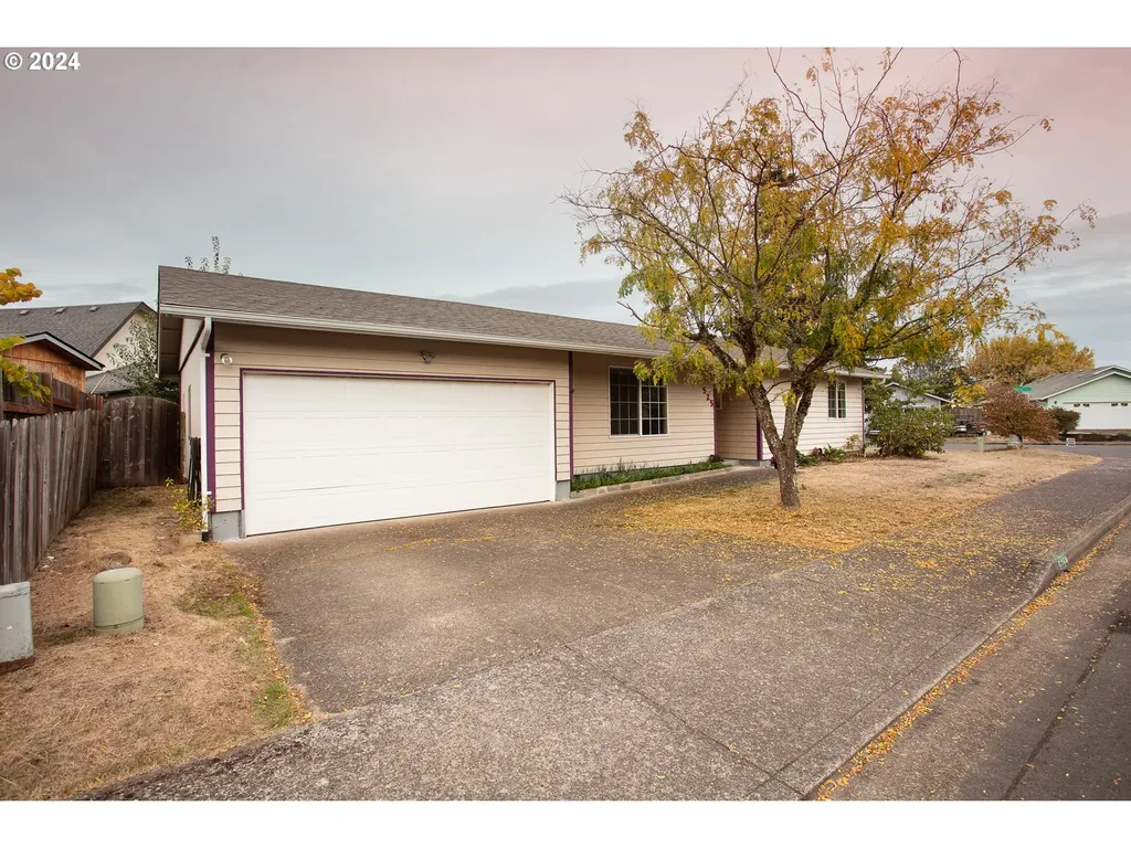 525 Tracy Place Junction City OR 97448