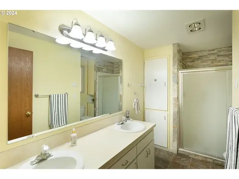 525 Tracy Place Junction City OR 97448